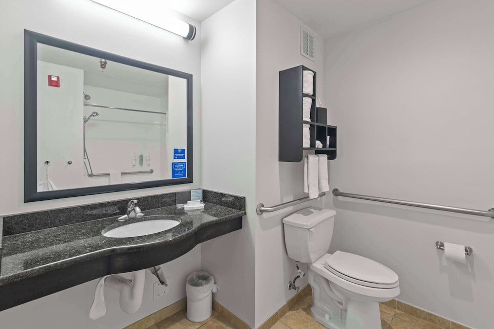 Hampton Inn Atlanta Woodstock - photo 18