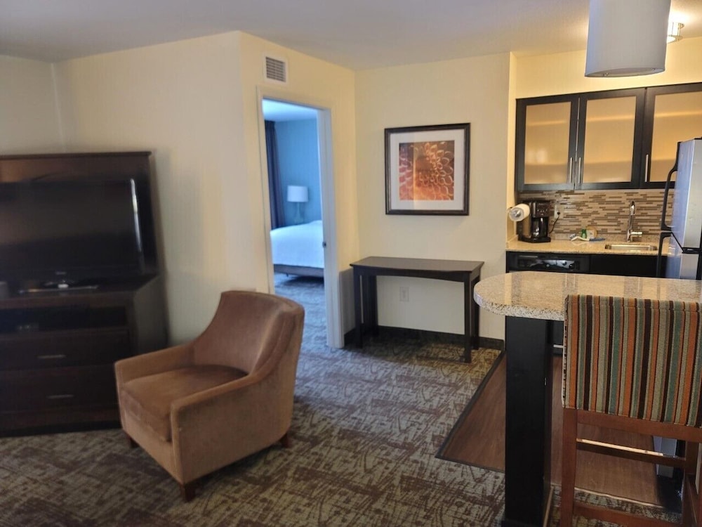 Staybridge Suites Minot by IHG - photo 28