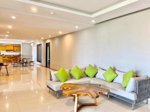 Căn hộ cao cấp Vũng Tàu 3BRs view biển — 4-Star Luxury Hotel in Vung Tau, Vietnam