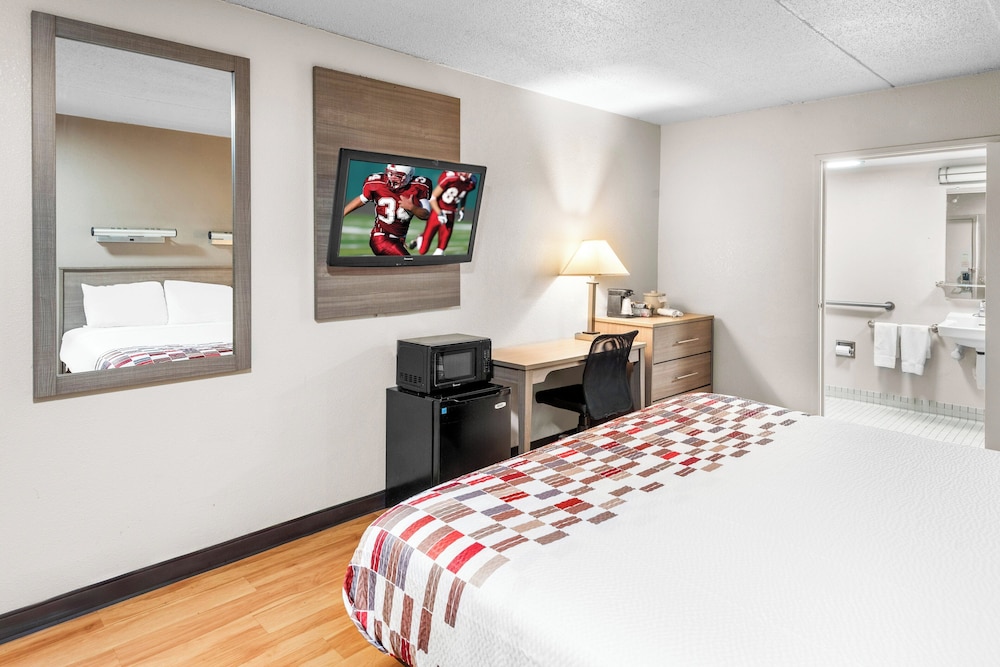 Red Roof Inn Indianapolis North College Park - photo 19