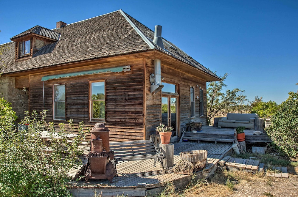 Converted Historic Schoolhouse with Views — hotel in Greybull