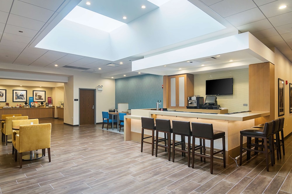 Hampton Inn Chicago North Loyola Station - photo 46