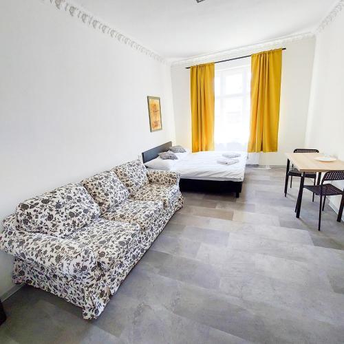 Sofa room G2 Prague 7 - last minute hotel in Prague