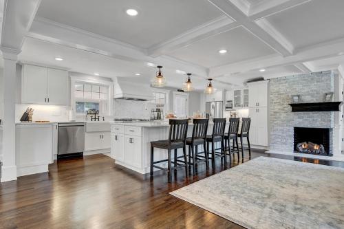 Luxury Stay In Expansive Historical Home — 4-Star Luxury Hotel in North Haven, United States