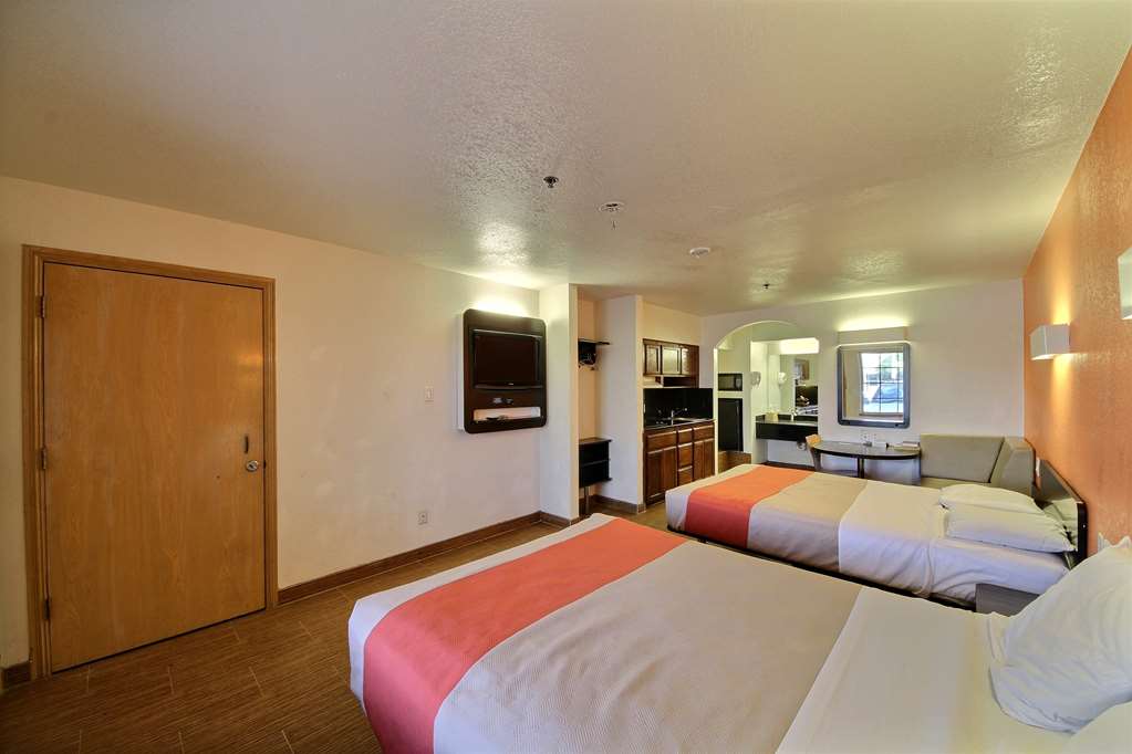 Motel 6 Edinburg TX - photo 20