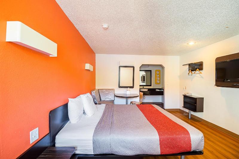 Motel 6 Blue Springs MO - photo 26