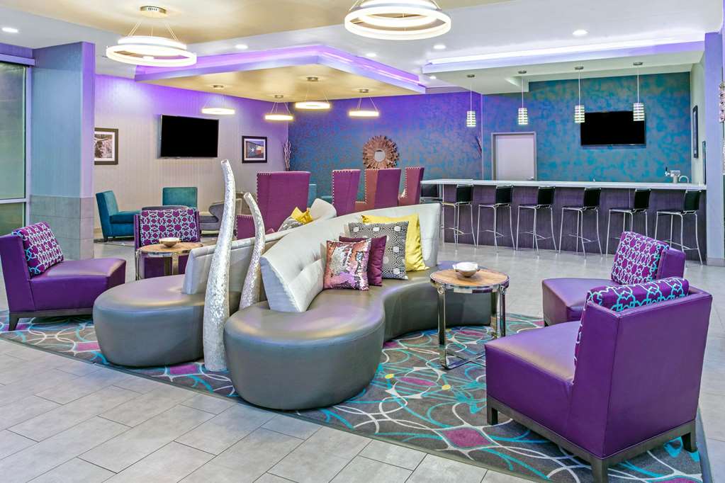 La Quinta Inn & Suites by Wyndham Lubbock South - photo 10