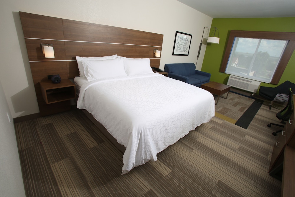 Holiday Inn Express & Suites Lincoln Airport by IHG - photo 12