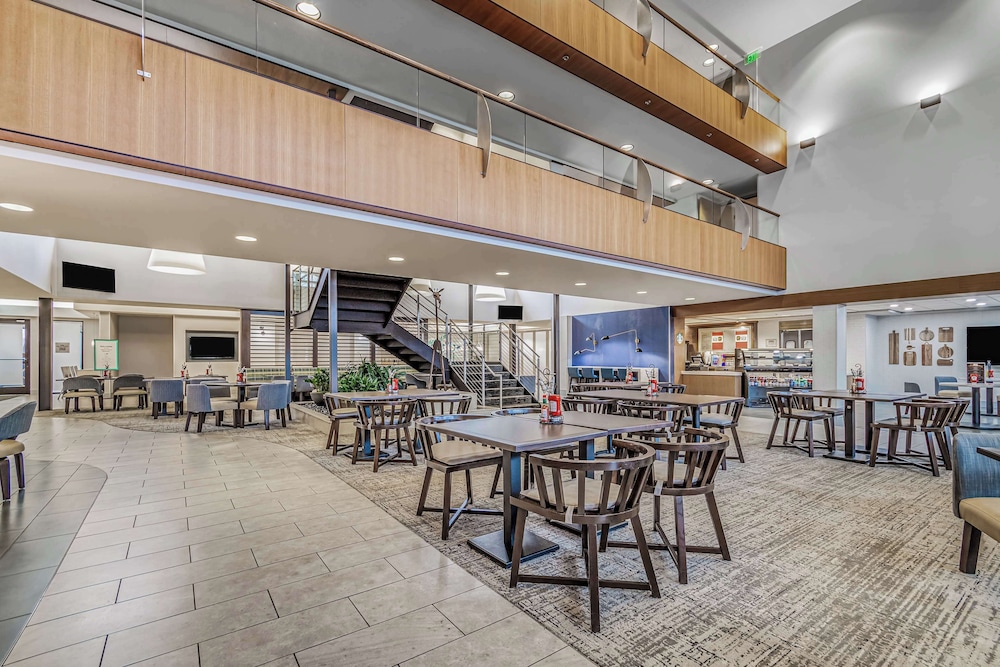 Embassy Suites by Hilton Detroit Metro Airport - photo 40