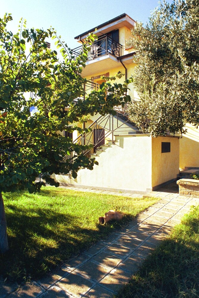 Agriturismo Casale di Gricciano — 4-Star Luxury Hotel in Cerveteri, Italy