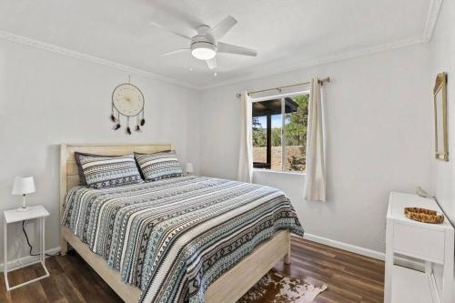 Newly Remodeled Pet Friendly Strawberry Cabin — 4-Star Luxury Hotel in Pine, United States