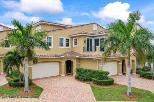Luxury Villa near beach — 4-Star Luxury Hotel in Indian Harbour Beach, United States