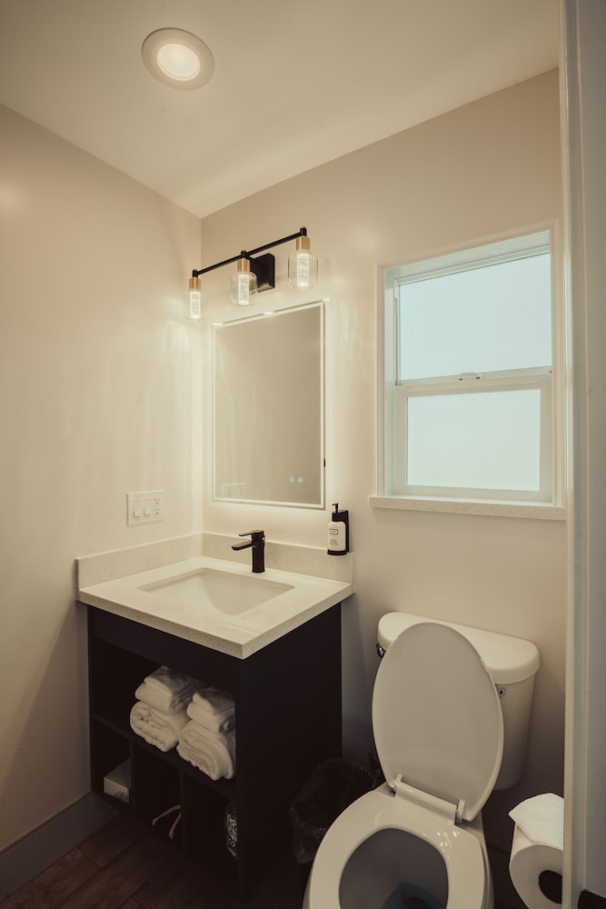 Blufftop Inn & Suites - photo 90