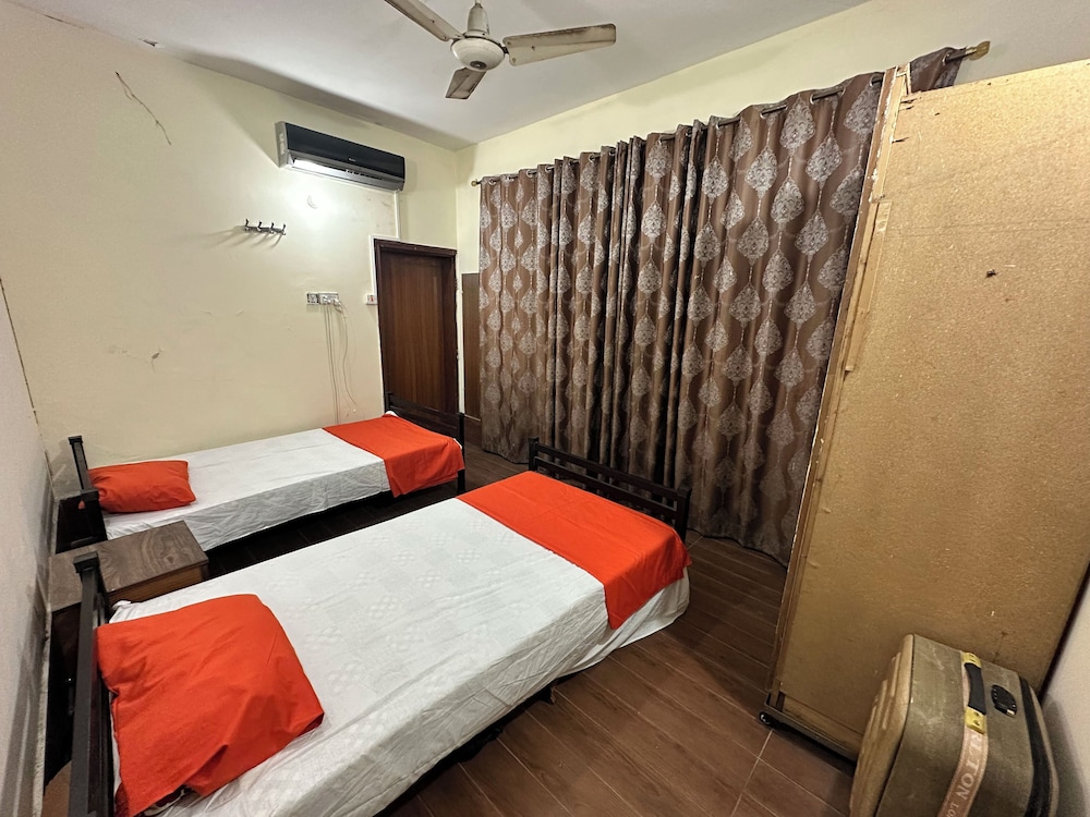 Professional Lahore Hostels - carbon neutral hotel in Lahore