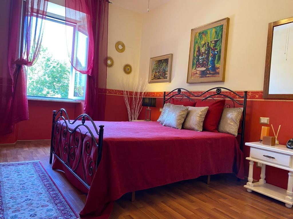 Domus Annia Guest House The Amazing Colosseum — 4-Star Luxury Hotel in Rome, Italy