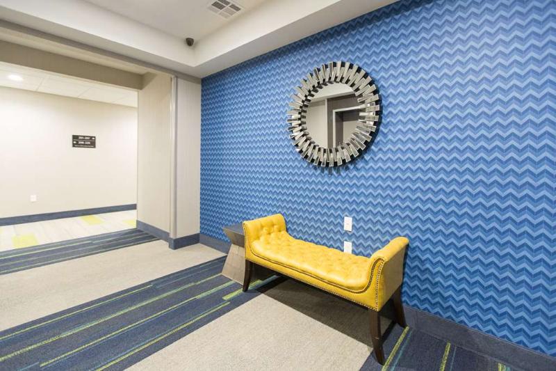 Hampton Inn & Suites Stroud - photo 10