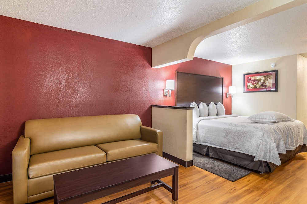 Red Roof Inn PLUS & Suites Atlanta Airport South - photo 15