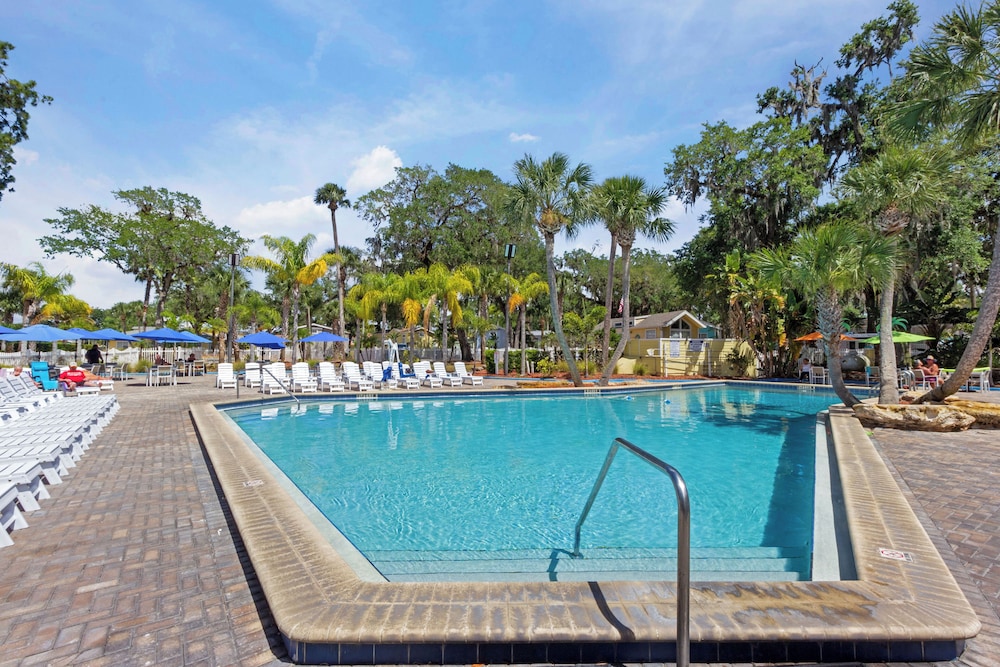 Tropical Palms Resort & Campground