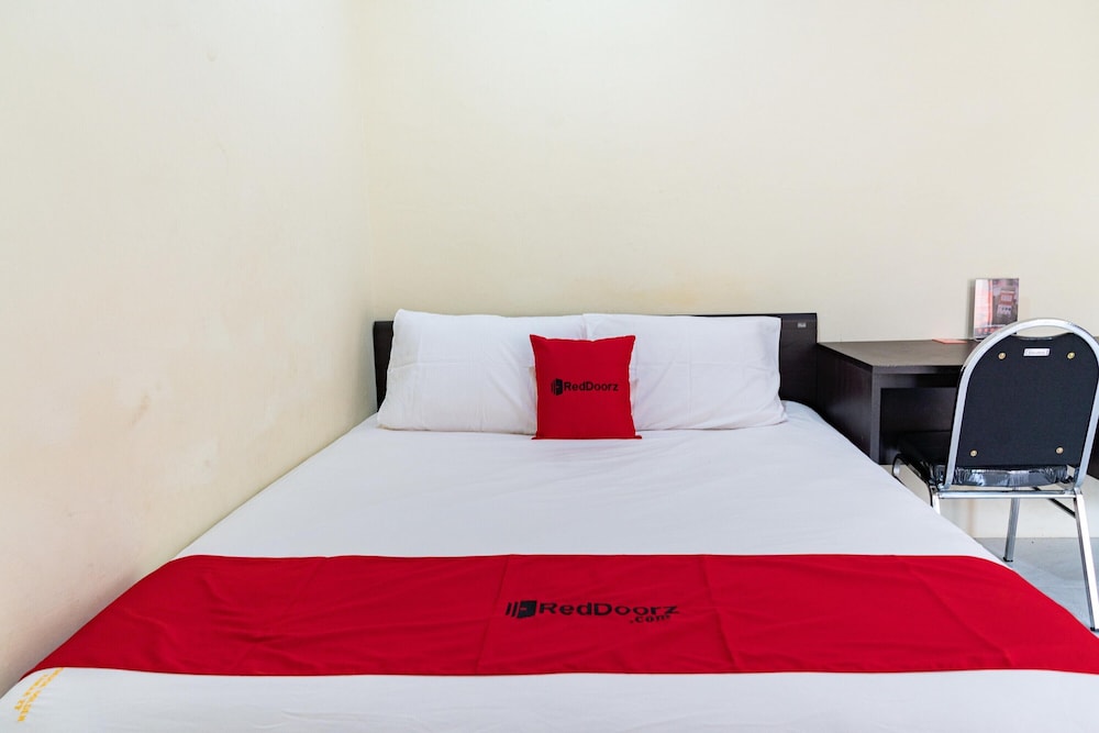 RedDoorz Syariah near Jalan A Yani KM 8 Citraland in Banjarmasin, Indonesia