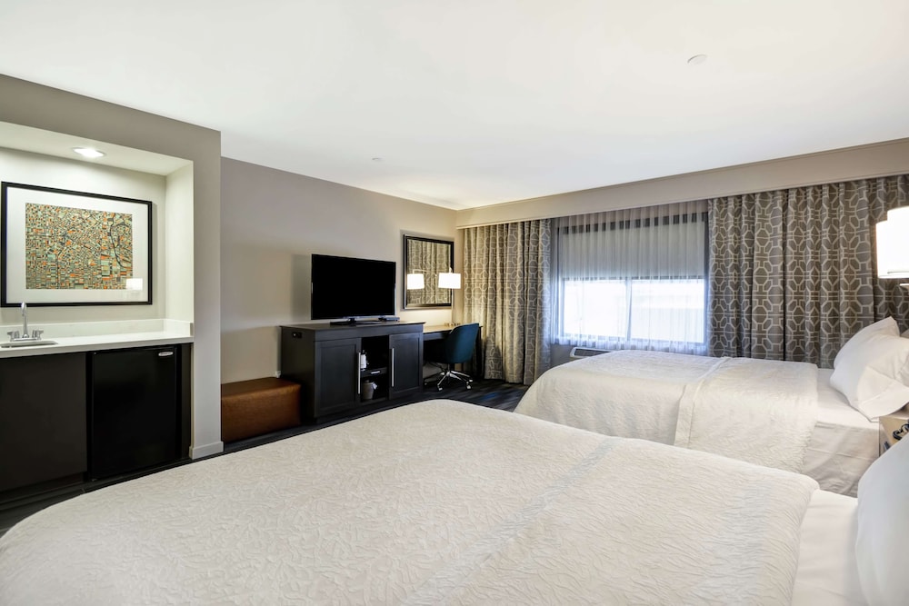 Hampton Inn & Suites Los Angeles Burbank Airport - photo 20