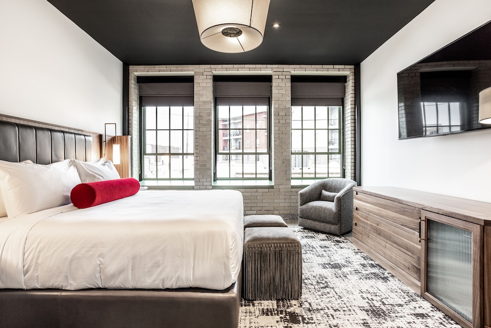 Bottleworks Hotel - photo 13