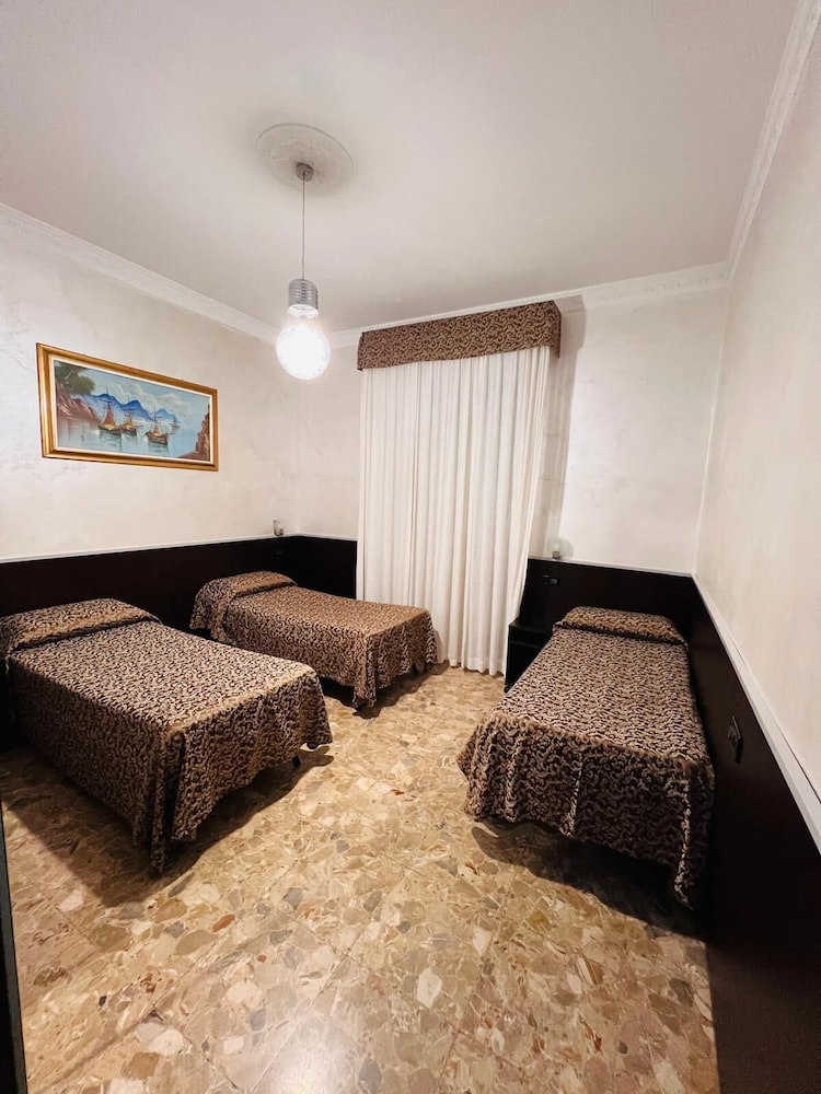 Funny Holiday - carbon neutral hotel in Rome