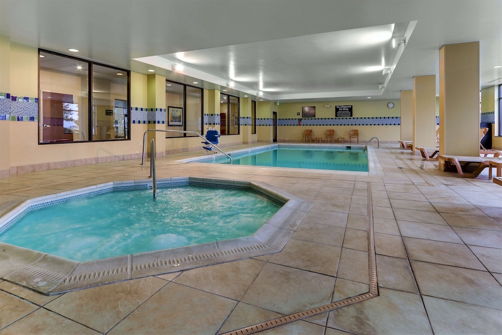 Hampton Inn & Suites Indianapolis Airport - photo 38