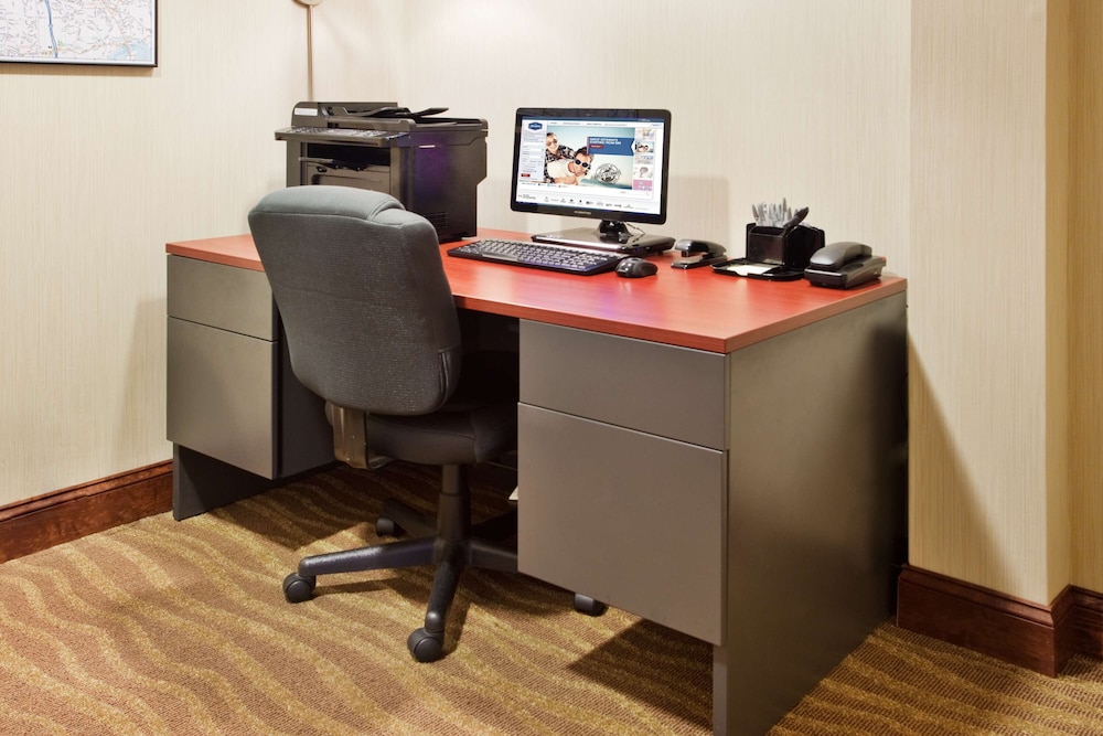 Hampton Inn Clifton Park - photo 35