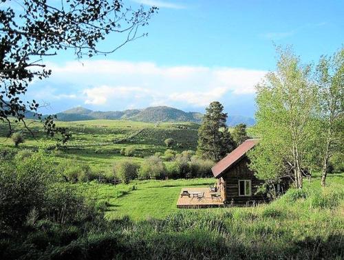Grandpa's Cabin — 4-Star Luxury Hotel in Gardiner, United States