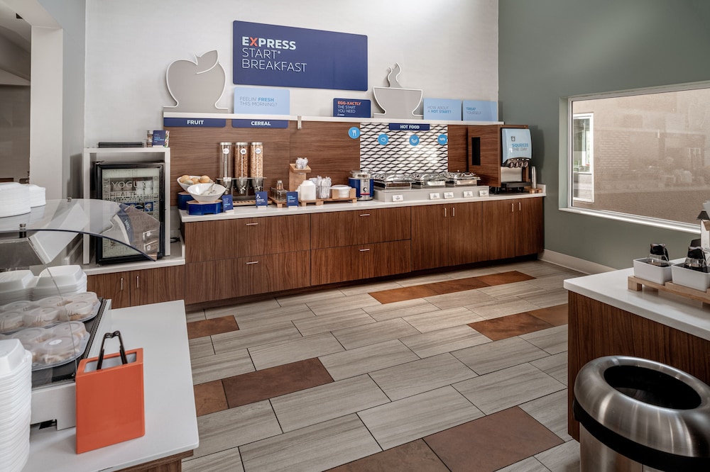 Holiday Inn Express Hotel & Suites Pikeville by IHG - photo 36