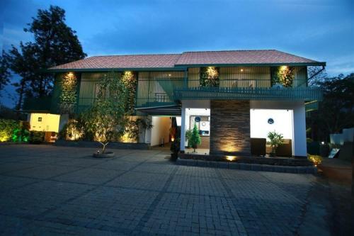Silver Storm Resort Athirappilly in Alwaye, India