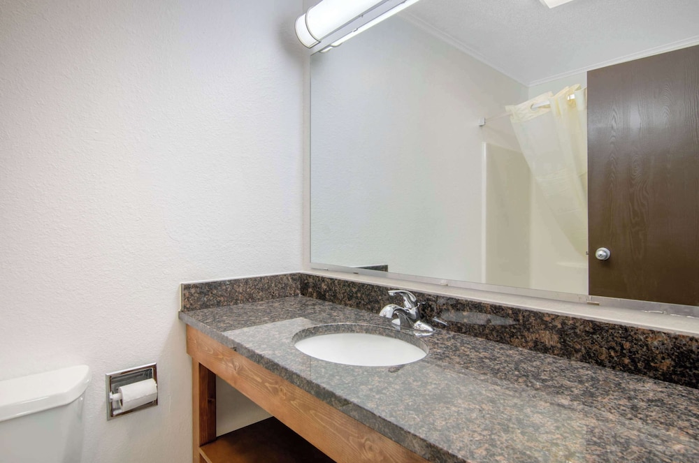 Quality Inn Russell KS - photo 34