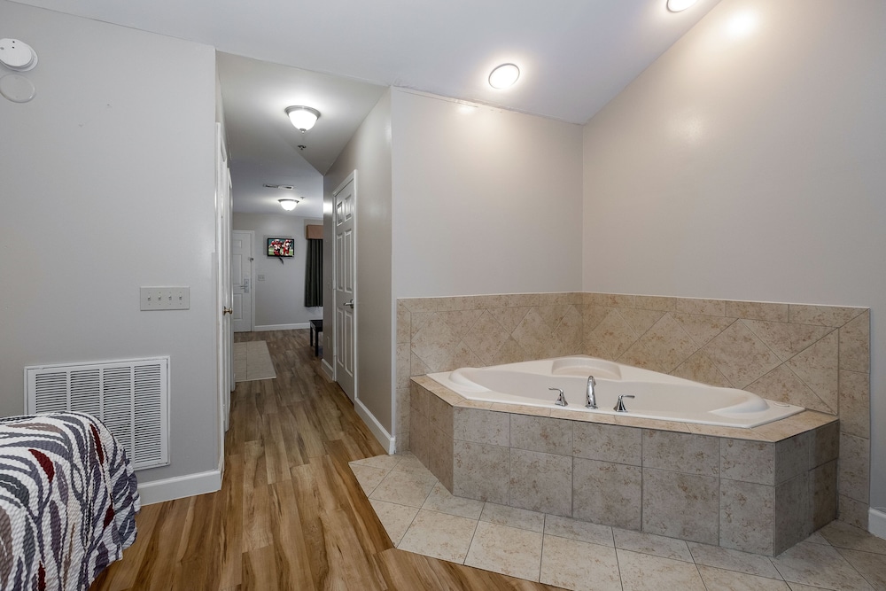 Red Roof Inn & Suites Wilson - photo 10
