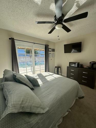 Chic 1 bedroom quiet and private side apt No shared area