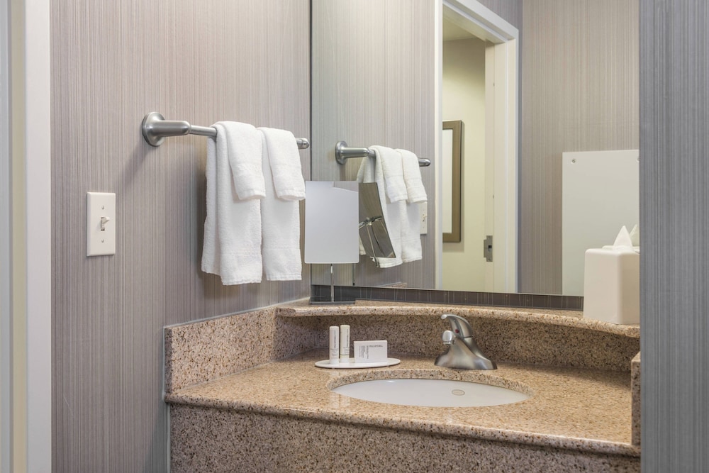 Courtyard by Marriott Newark University of Delaware - photo 17