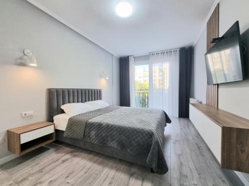 Modern Apartment 50 m Terrace & Balcony Fast WiFi Self Check in — 4-Star Luxury Hotel in Chisinau, Moldova