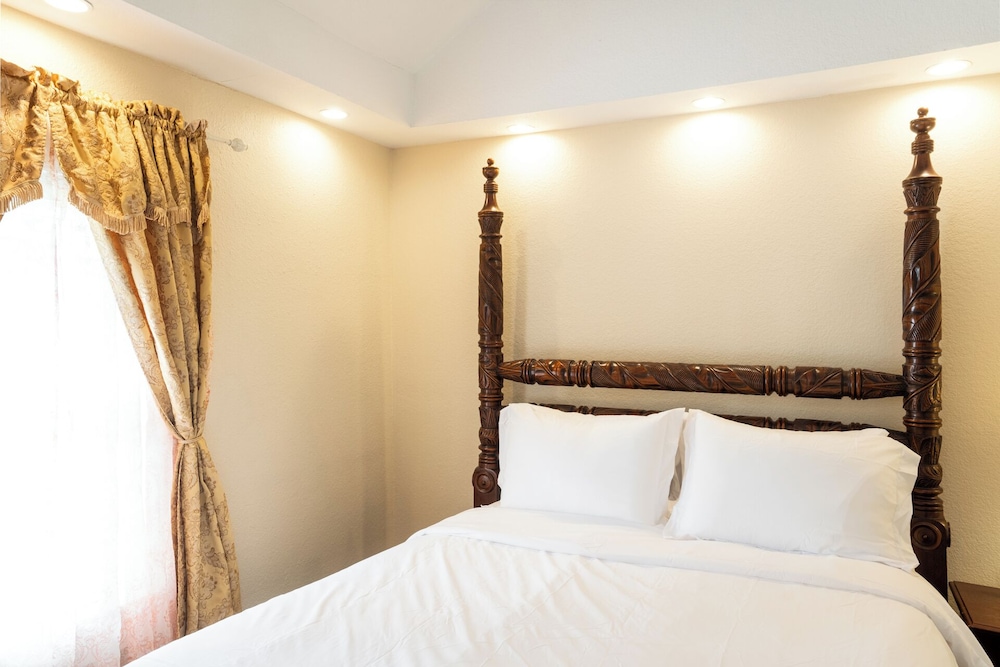 Lake Lure Inn & Spa - photo 9