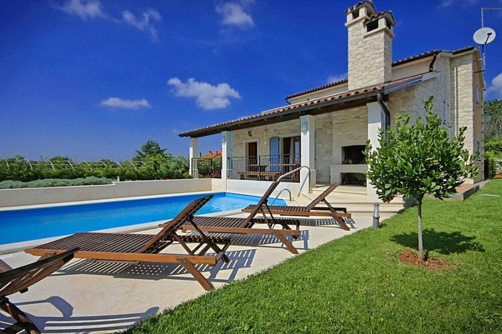 House Anka — 4-Star Luxury Hotel in Tinjan, Croatia