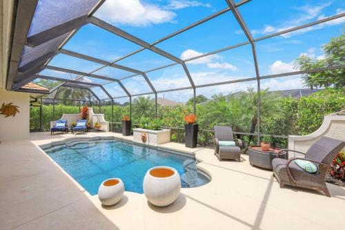 4BR Ritzy Marco Home l Lush Pool — 4-Star Luxury Hotel in Marco Island, United States
