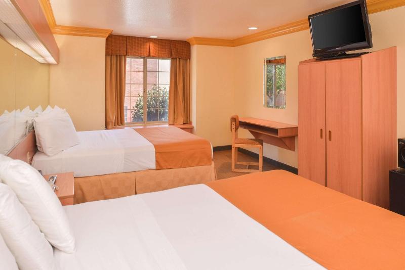 H3 Inn & Suites LAX Airport - photo 13