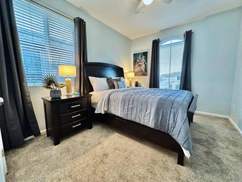 Close to SMF Comfortable King Mattress Garage Park in Sacramento, United States