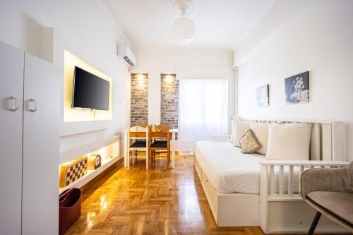 Acropolis Delux 1st FLR Aprt up 4 guests by LODGESPOT — 4-Star Luxury Hotel in Athens, Greece