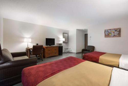 Econo Lodge Inn & Suites Escanaba North - photo 30