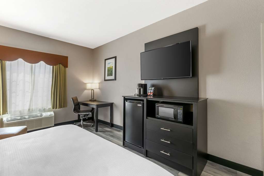 Best Western Plus Des Moines West Inn & Suites - photo 17