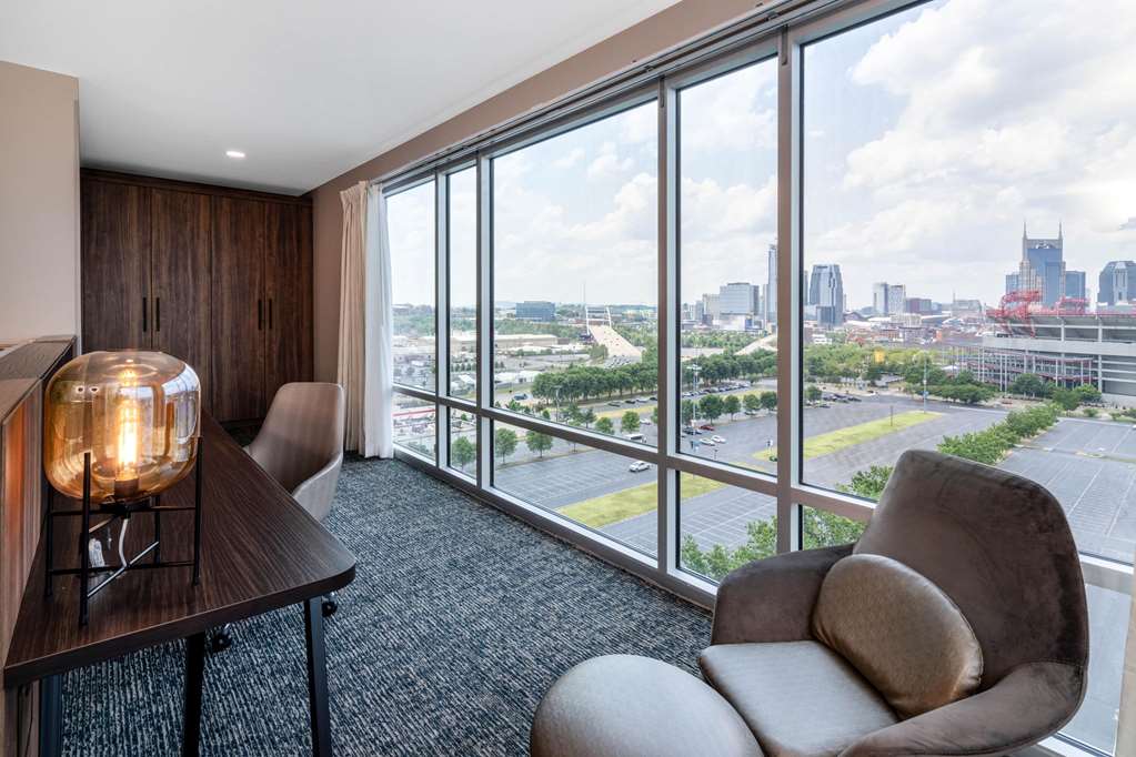La Quinta Inn & Suites by Wyndham Nashville Downtown Stadium - photo 48