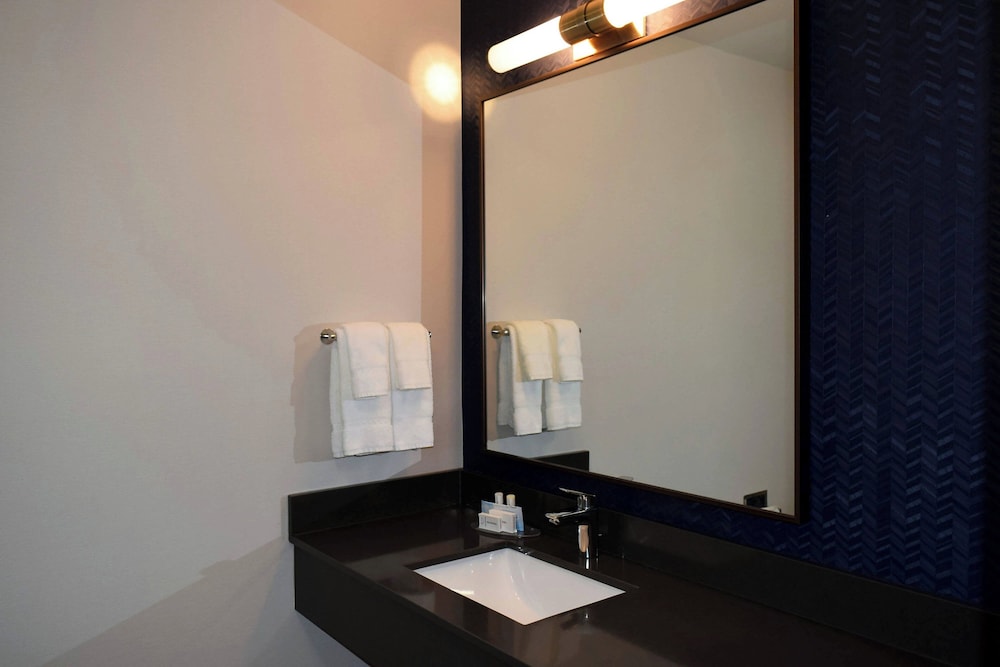 Fairfield Inn and Suites by Marriott Youngstown Austintown - photo 11