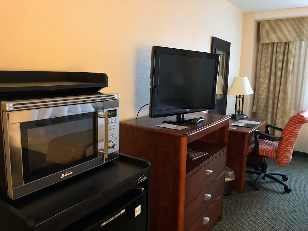 Capital Plaza Hotel - photo 25