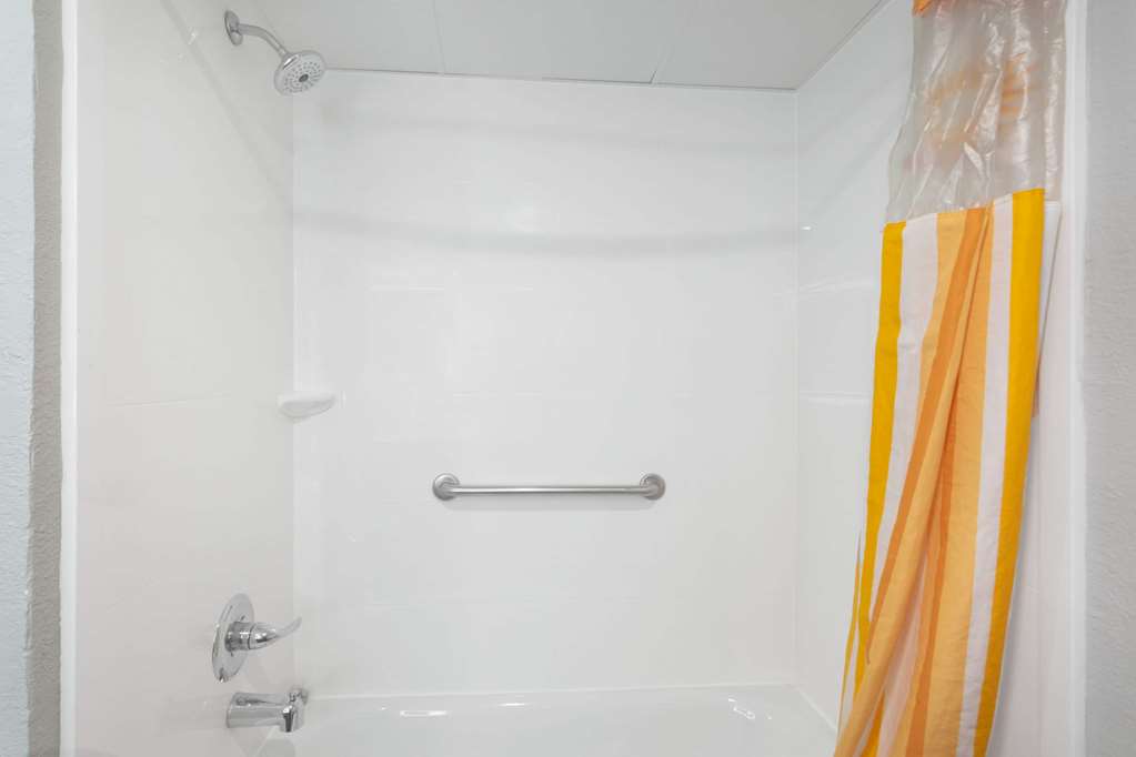 La Quinta Inn & Suites by Wyndham Joplin - photo 26