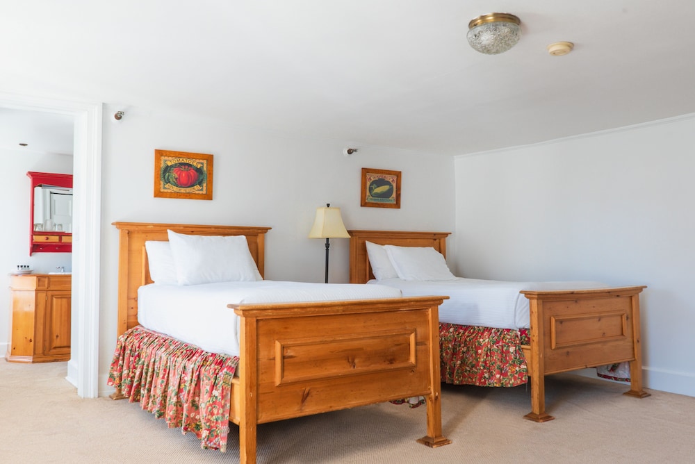 Beekman Arms and Delamater Inn - photo 25