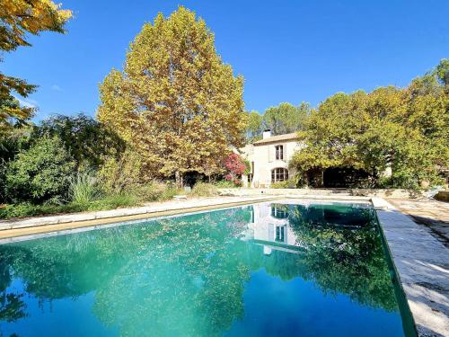 Villa élégante à Lambesc avec spa — 4-Star Luxury Hotel in Lambesc, France